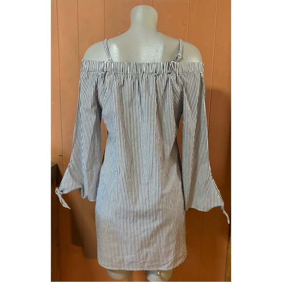 NWT Romeo + Juliet Couture Striped Off Shoulder Dress M - Picture 2 of 7